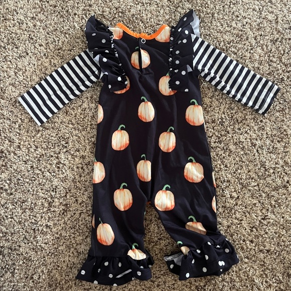 Baby jumper Romper
3 months Halloween Pumpkin thanksgiving outfit Boutique - Picture 3 of 3